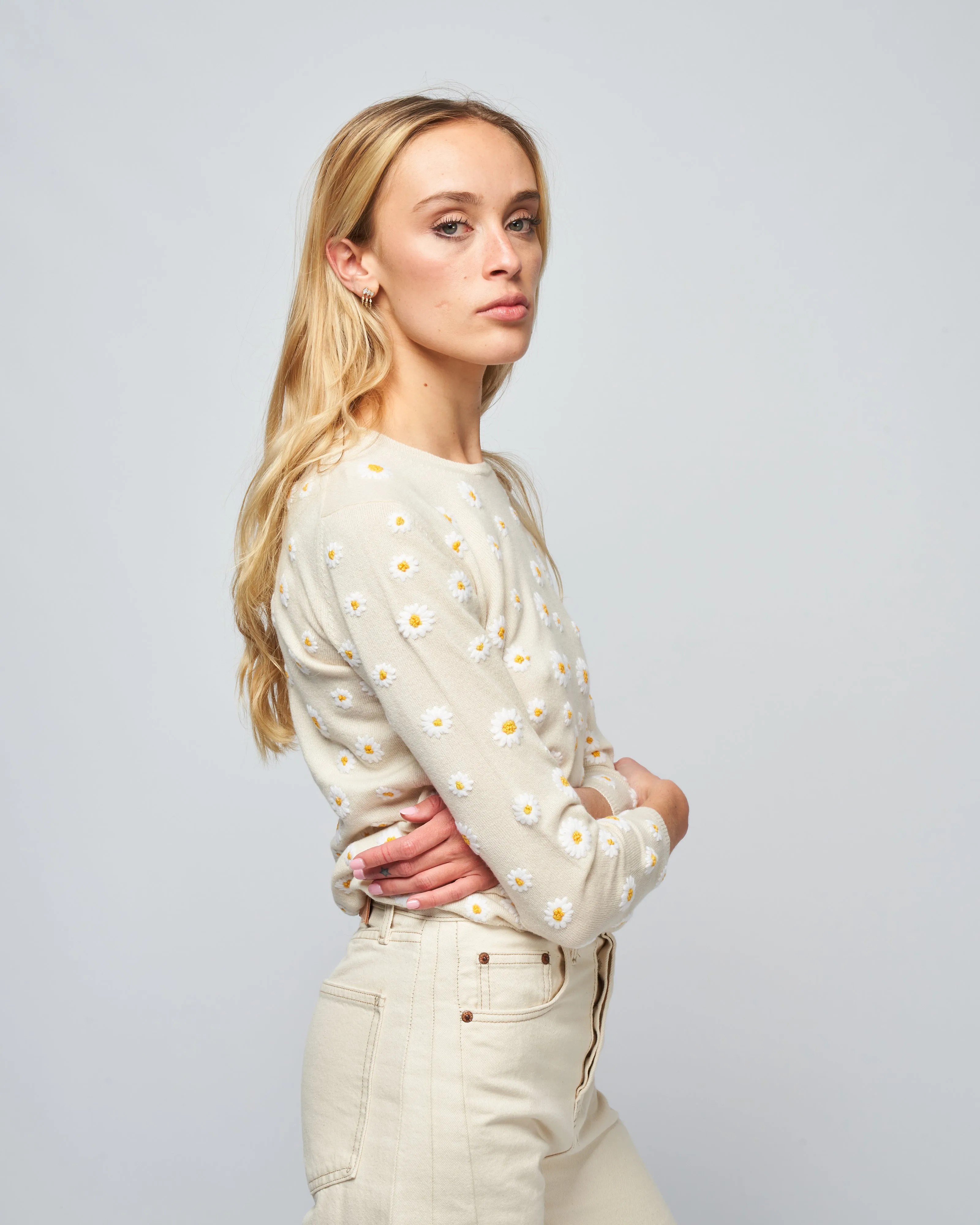 embroidered cashmere crew neck- daisies - cream